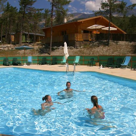 Parc Residentiel De Loisir : Le Loup Blanc Du Riou Otel Barcelonnette Dış mekan fotoğraf