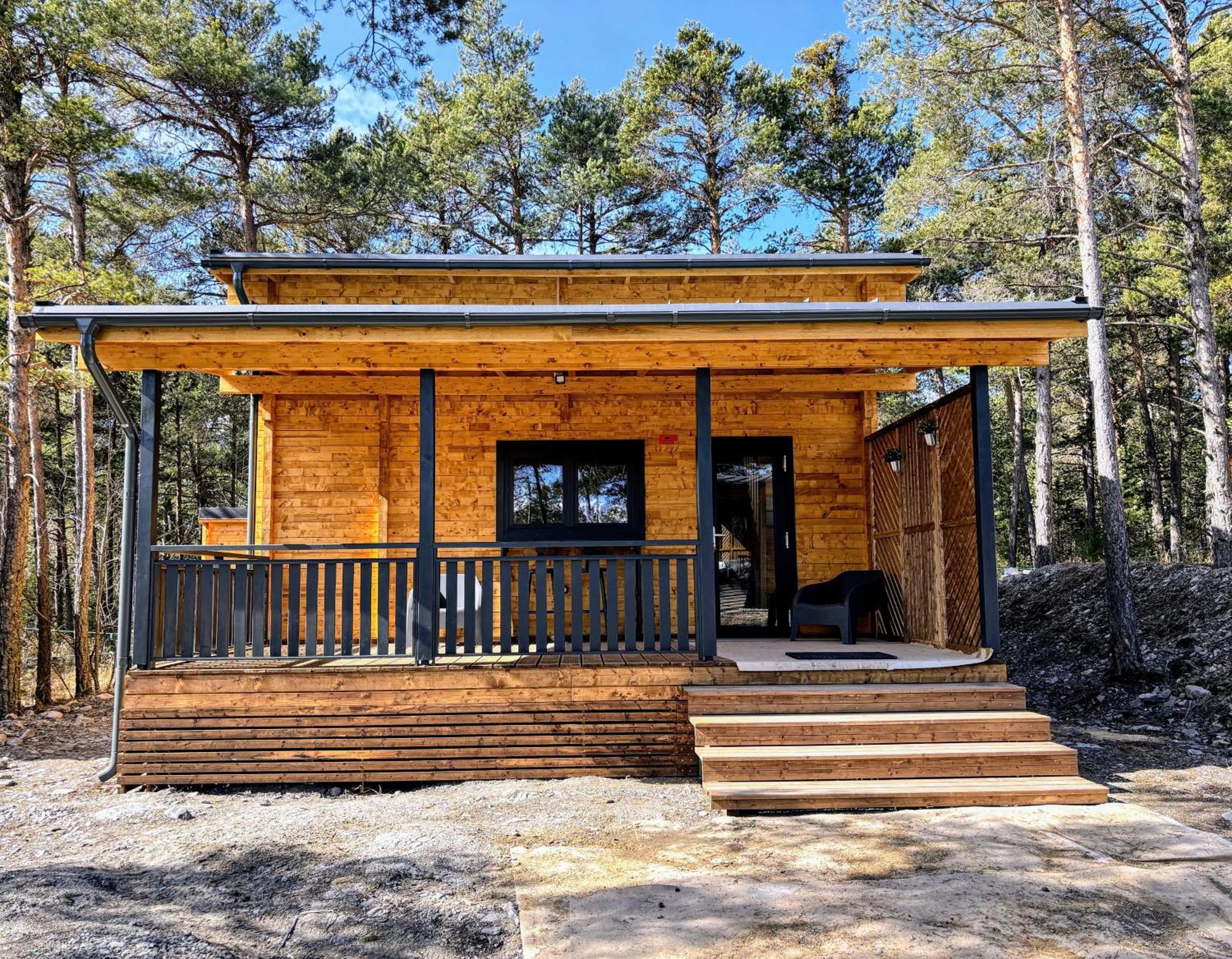 Parc Residentiel De Loisir : Le Loup Blanc Du Riou Otel Barcelonnette Dış mekan fotoğraf