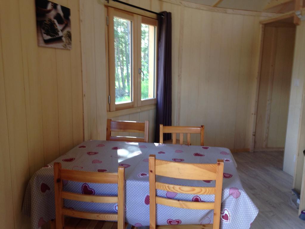 Parc Residentiel De Loisir : Le Loup Blanc Du Riou Otel Barcelonnette Dış mekan fotoğraf